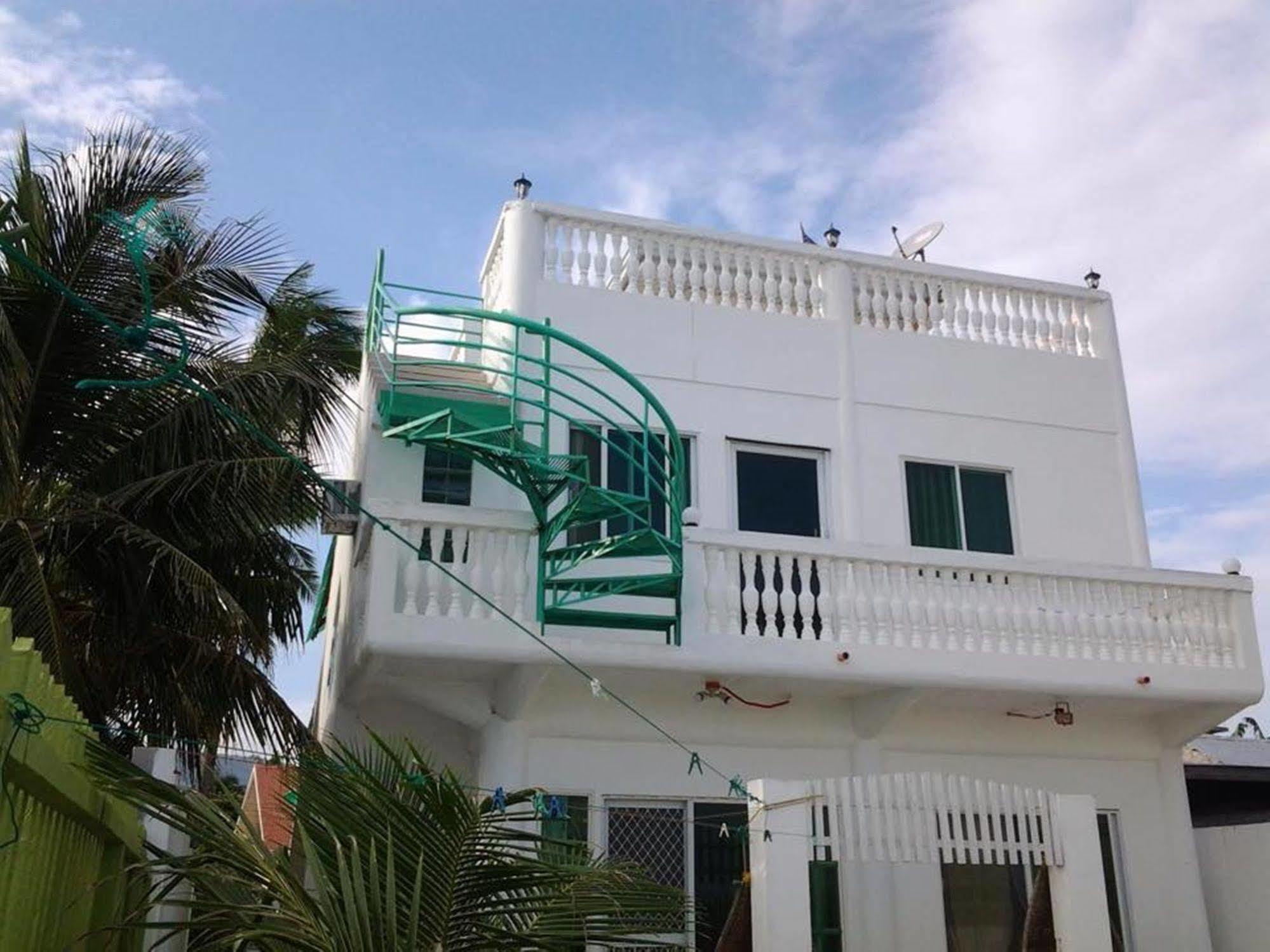 Cronin Residence Resort Oslob Extérieur photo